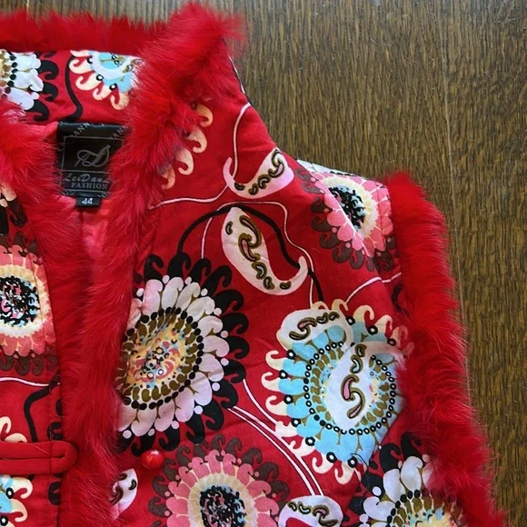 Patterned Fur-Lined Vest - Picture 4 of 6